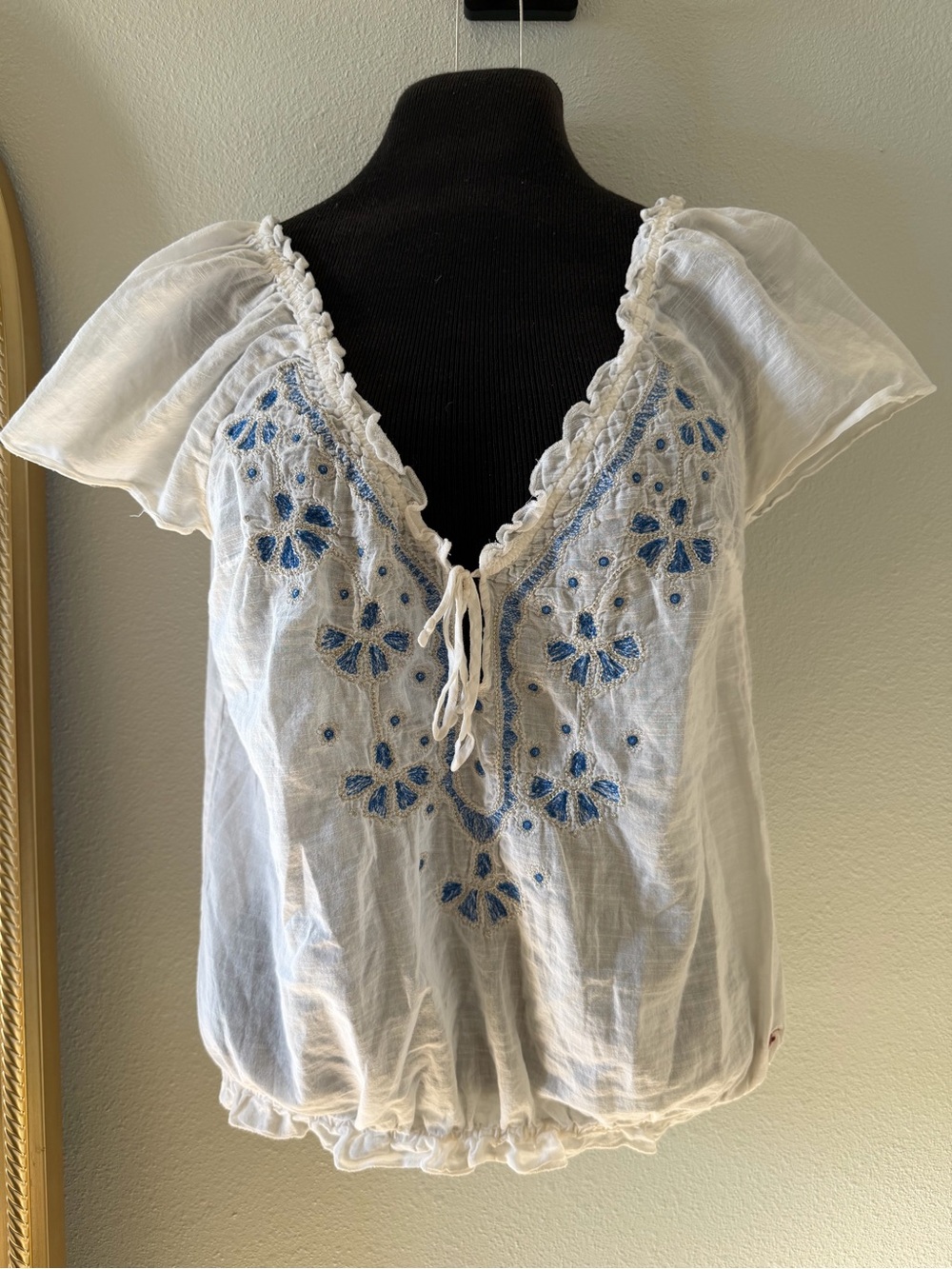 Hollister Boho Embroidered Cottage core V neck tie Front Gauze Blouse